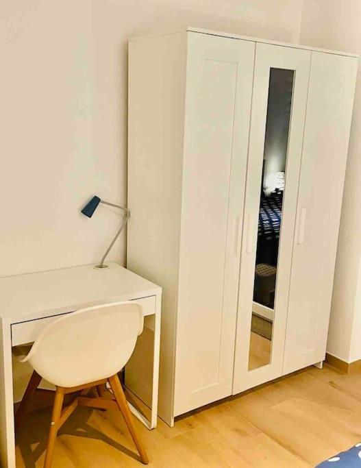 One Bedroom In Center With Terrace-4a Apartment *
