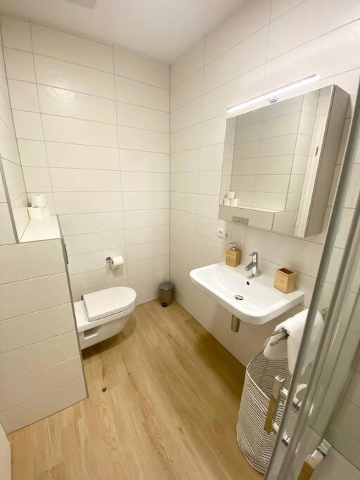 New 2023 One Bedroom Flat W Free Parking