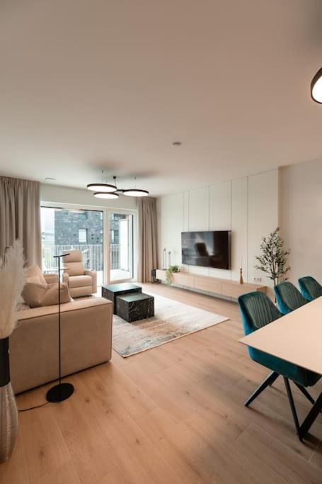Henry's Appt With A Private 412 - Shared Kitchen Appartement