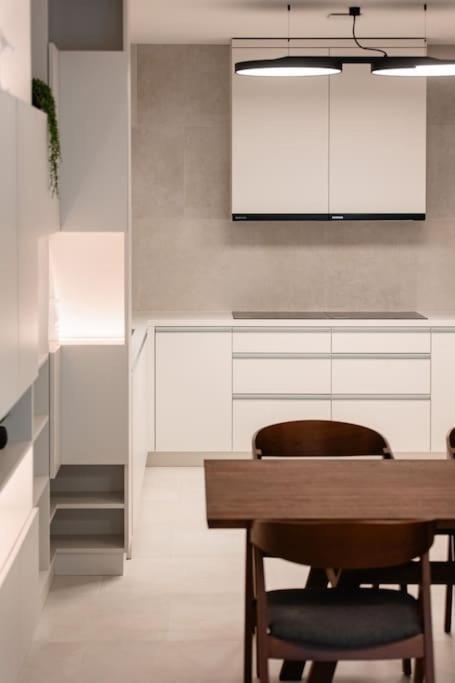 Henry's Appt With A Private 412 - Shared Kitchen * Luxemburg