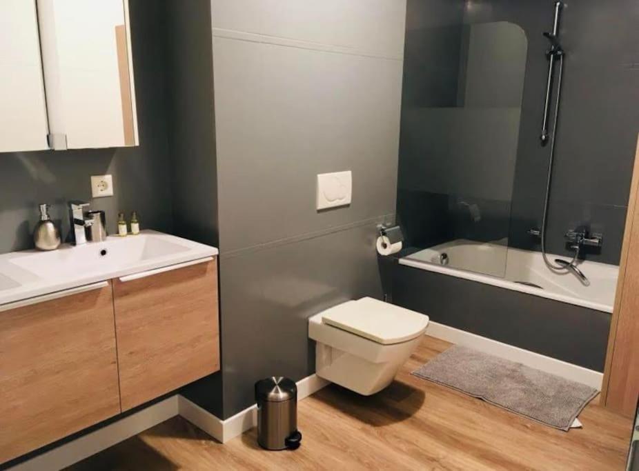 Appartement 2 Bedrooms In Center W Terrace&parking-2b *