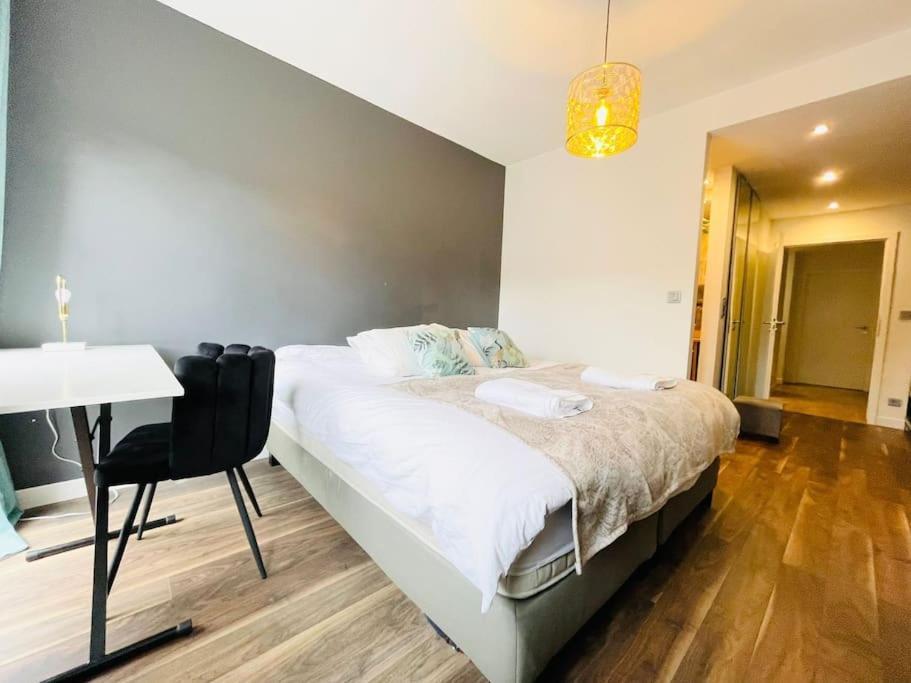 Spacious 2bedrooms Flat W Terrace&parking