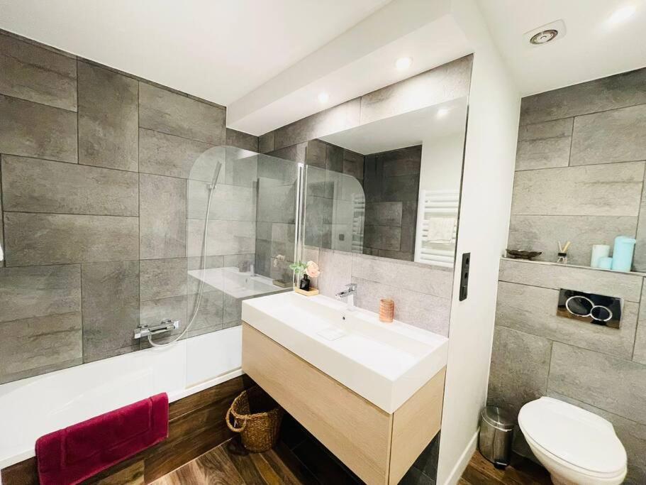 Spacious 2bedrooms Flat W Terrace&parking * Luxemburgo