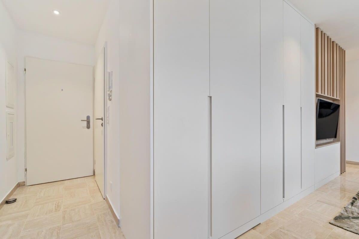 Modern With King Bed, Walk To Attractions Apartment Luxemburg