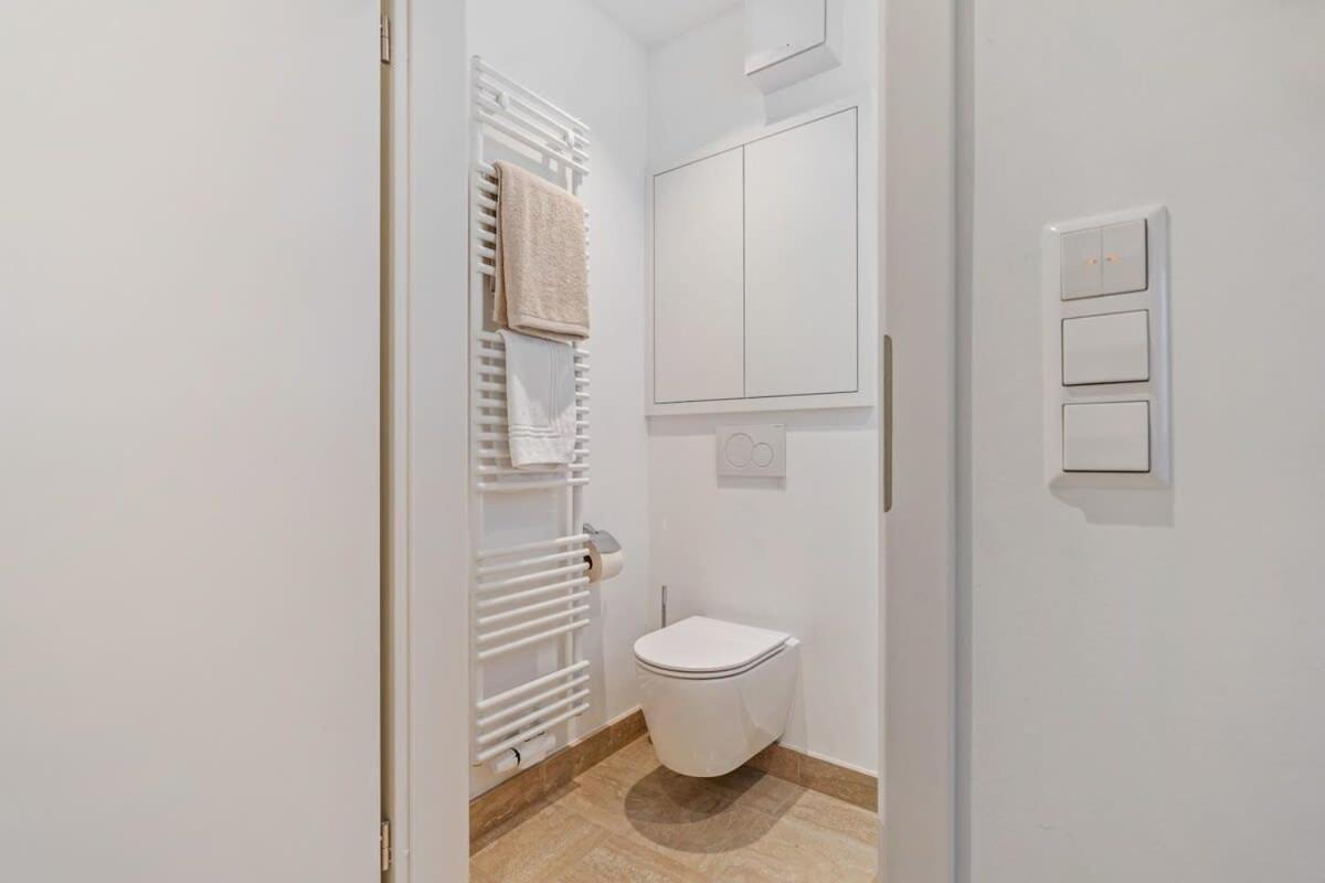Apartment Modern With King Bed, Walk To Attractions