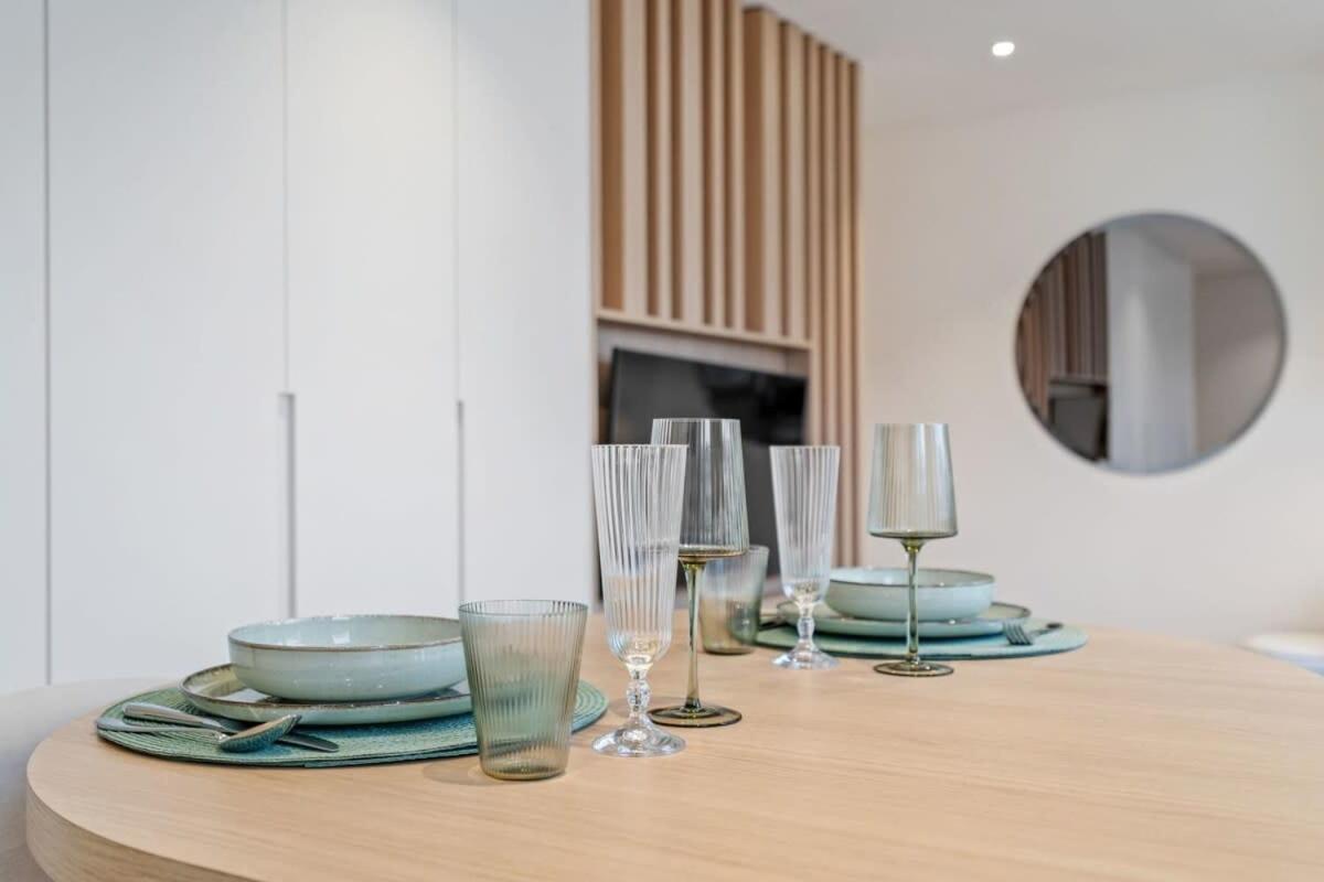 Modern With King Bed, Walk To Attractions *