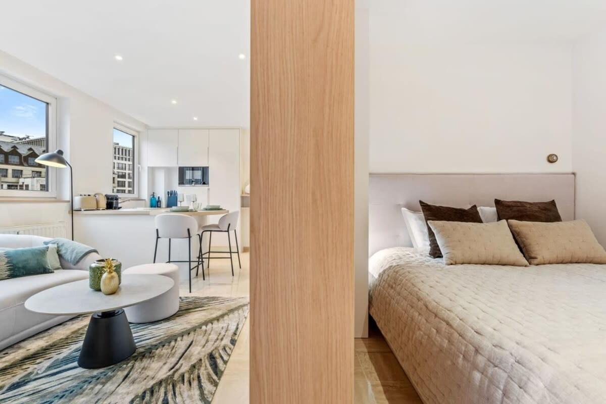 Modern With King Bed, Walk To Attractions