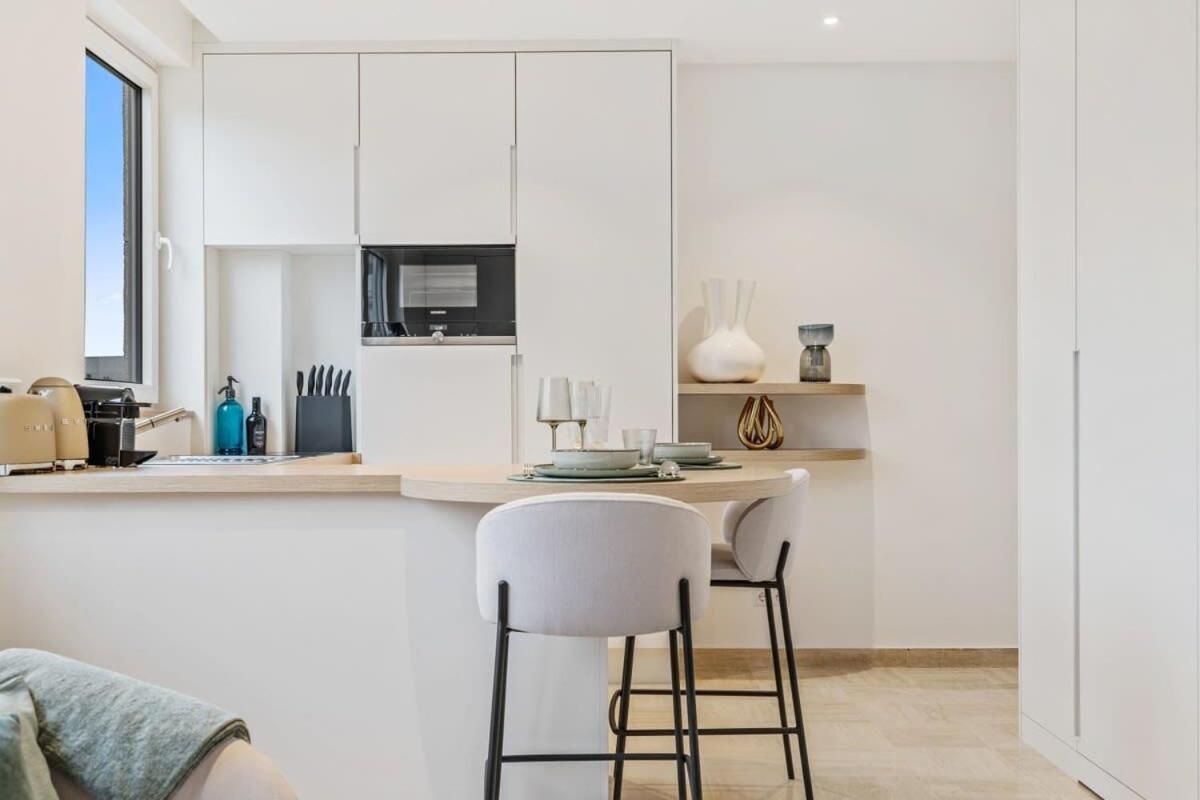 Apartment Modern With King Bed, Walk To Attractions *