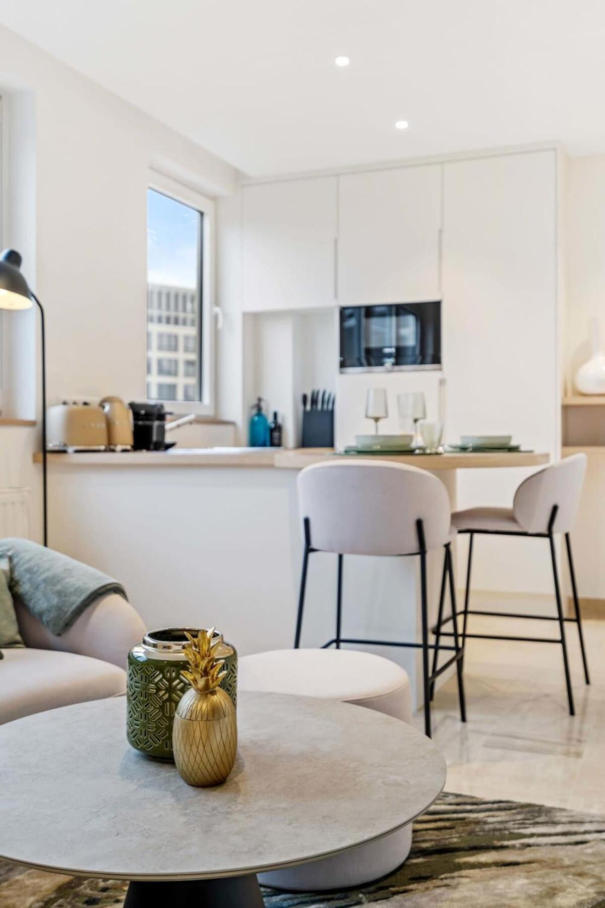 Modern With King Bed, Walk To Attractions *