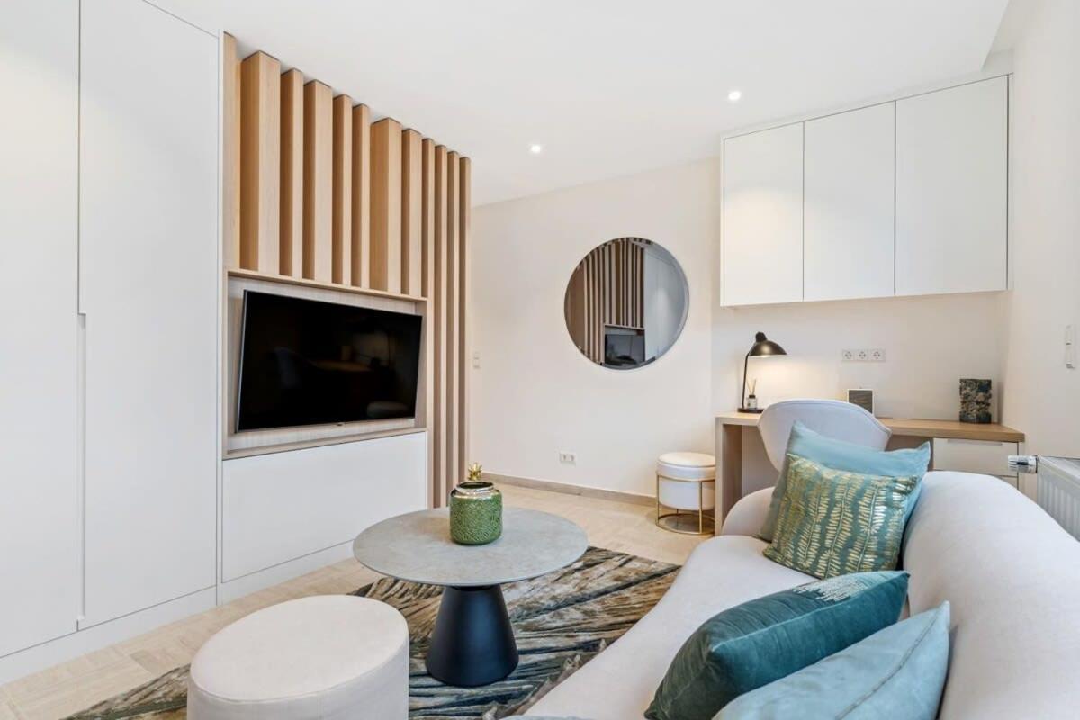 Modern With King Bed, Walk To Attractions