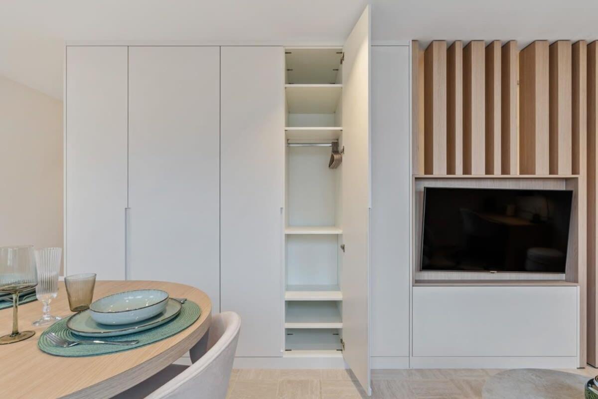 Modern With King Bed, Walk To Attractions Apartment Luxemburg