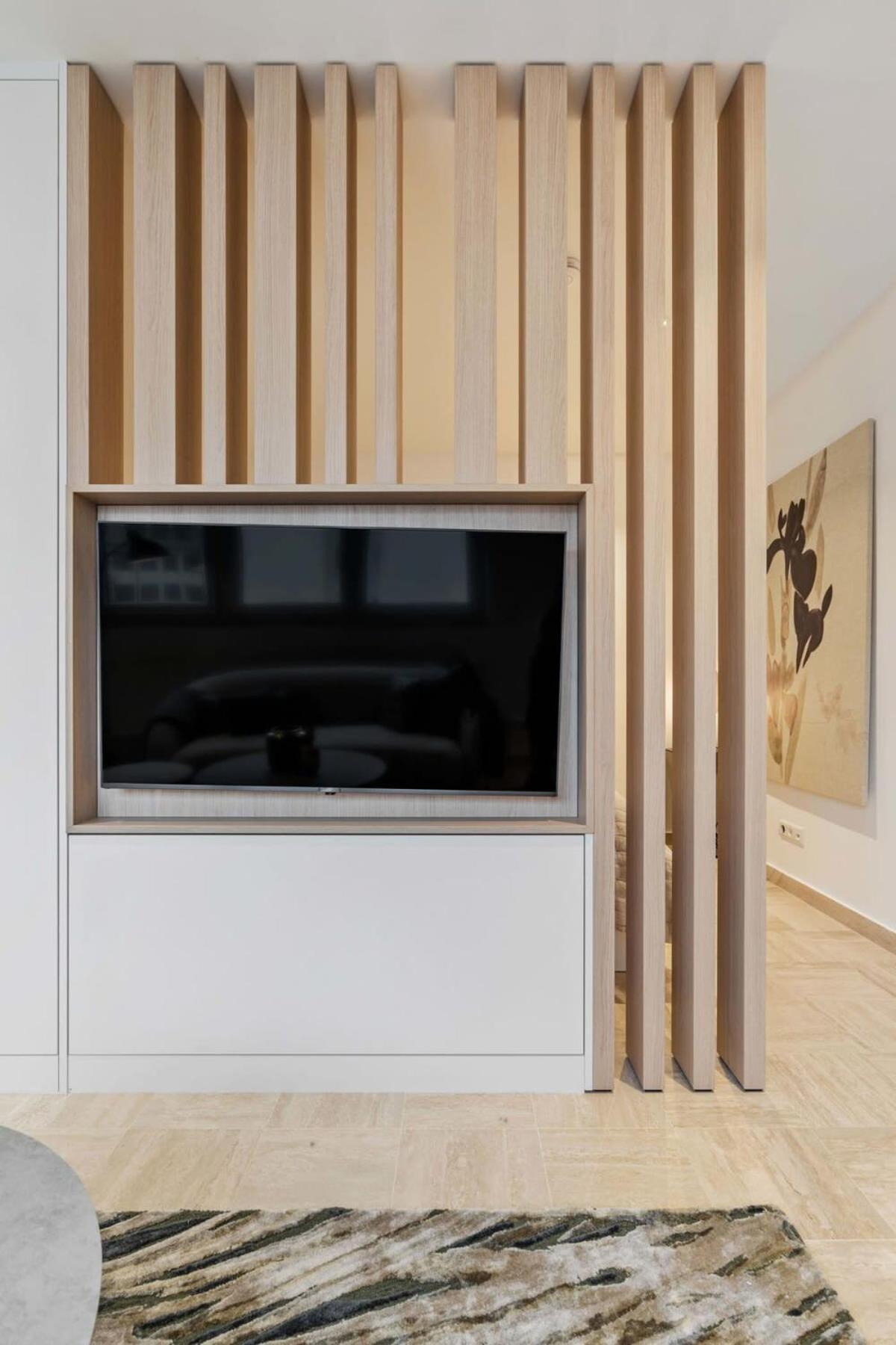 Modern With King Bed, Walk To Attractions Apartment