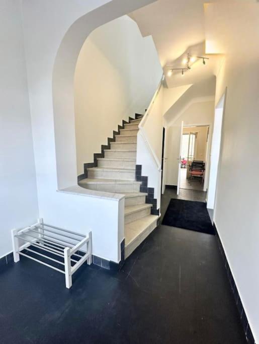 Charming 5bedroom With Gym,garden,parking&terrace-hol15