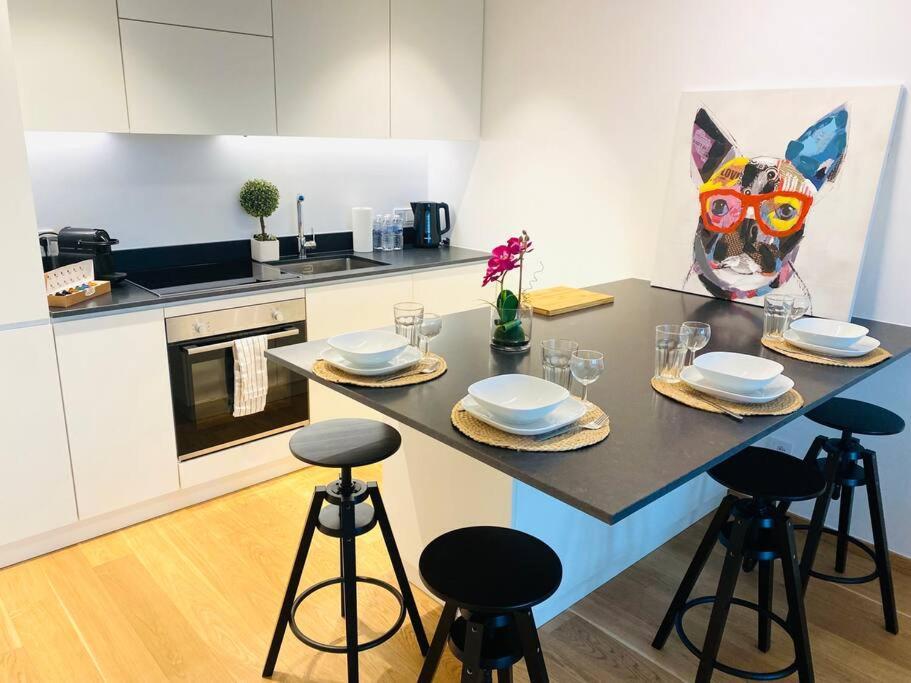 Charming Flat With Terrace & Parking Appartement *