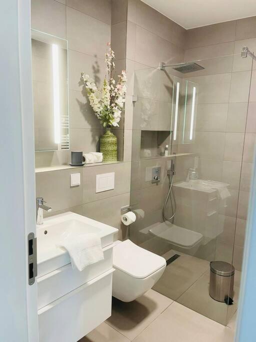 Garden View Luxury Flat With Terrace & Parking- Appartement *