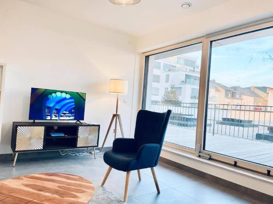 Elegant 2 Bedrooms In Center With Parking &terrace- 142-99 Apartment *