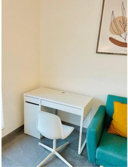 Elegant 2 Bedrooms In Center With Parking &terrace- 142-99 Luxembourg