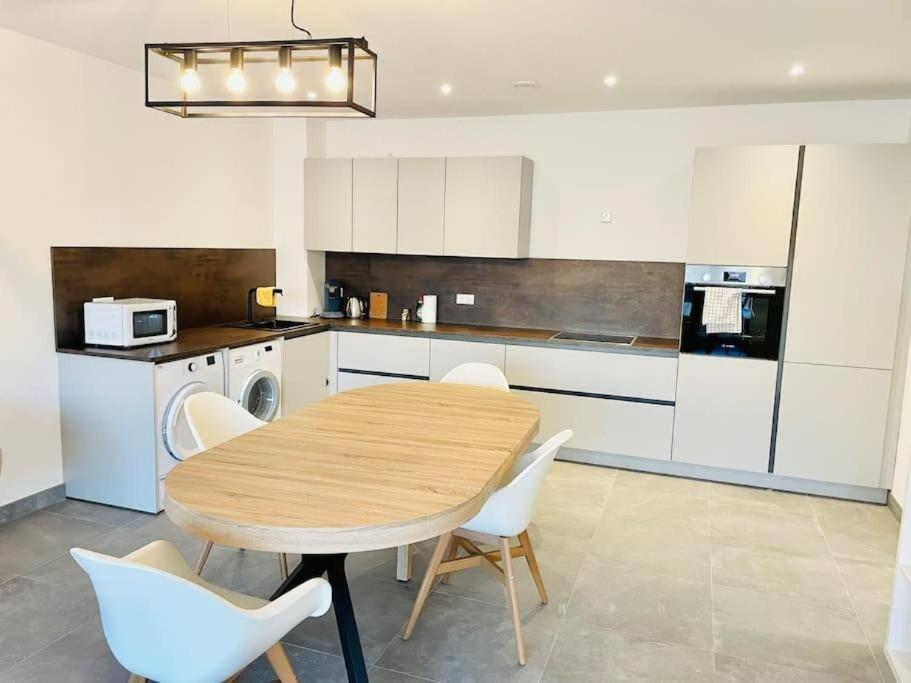 Elegant 2 Bedrooms In Center With Parking &terrace- 142-99 * Luxemburg