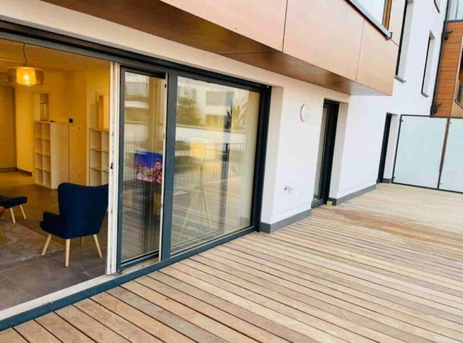 Elegant 2 Bedrooms In Center With Parking &terrace- 142-99 Apartment