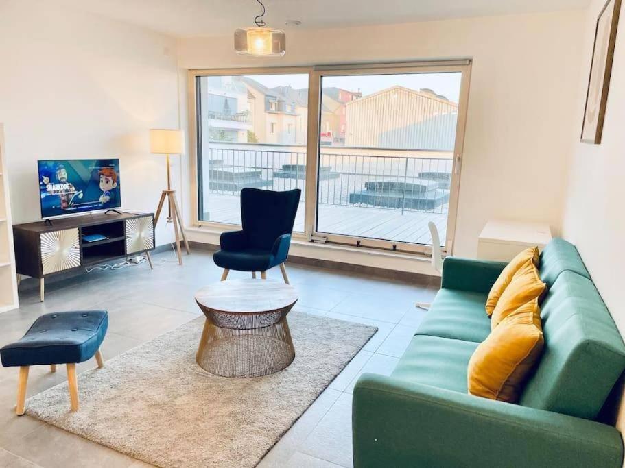 Elegant 2 Bedrooms In Center With Parking &terrace- 142-99 Apartment *