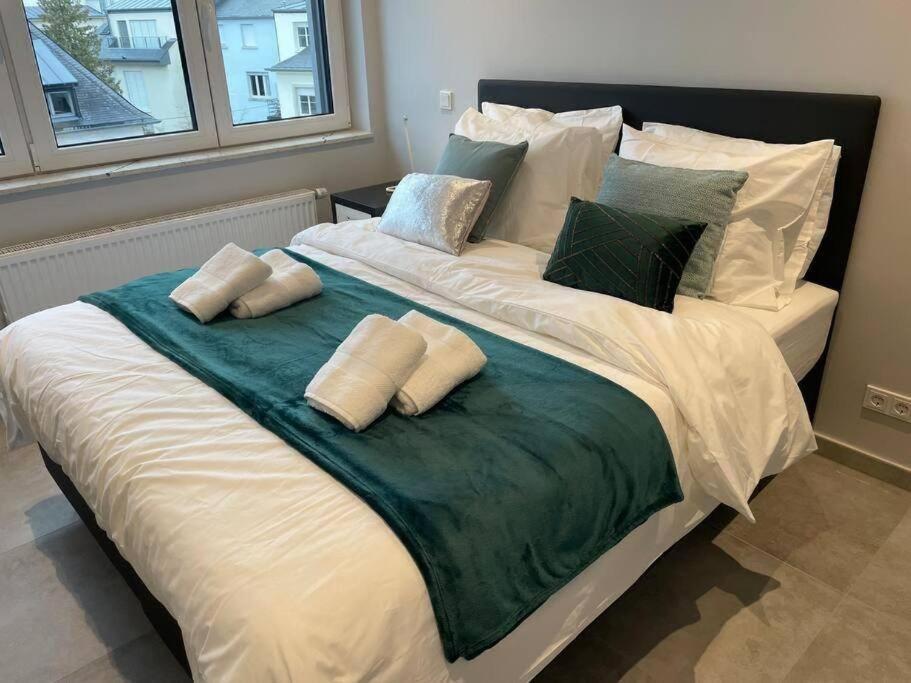 Three Bedrooms In Limpertsberg Apartment *