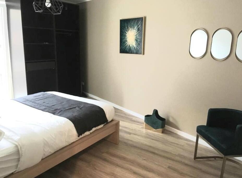 Apartment Large 2 Bedrooms Flat With Free Parking & Terrace *