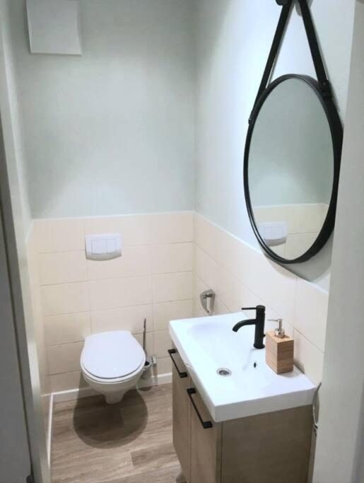 Large 2 Bedrooms Flat With Free Parking & Terrace *