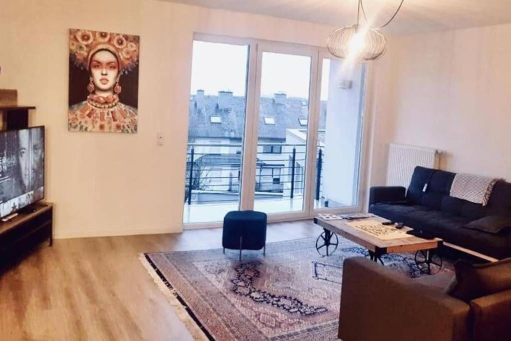 Large 2 Bedrooms Flat With Free Parking & Terrace