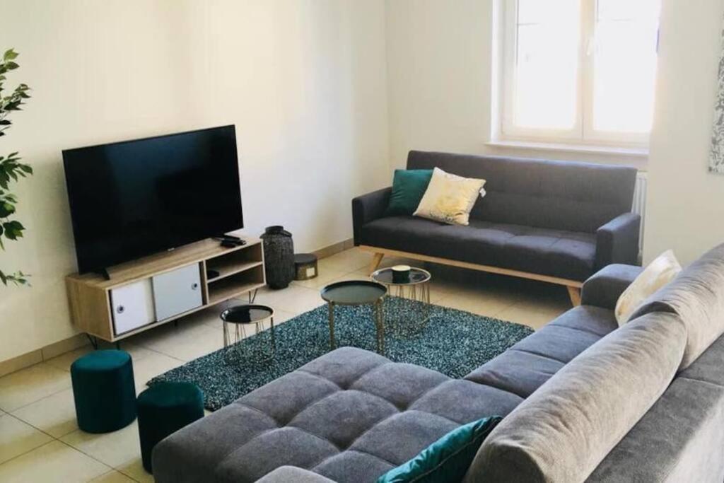Comfortable 2 Bedrooms Near Train Station *