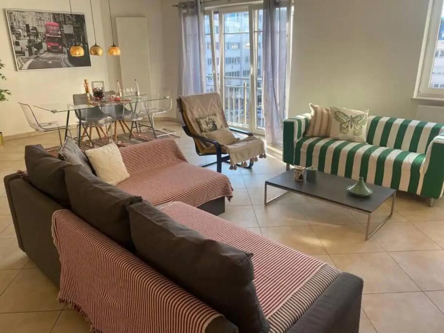 Comfortable 2 Bedrooms Near Train Station Apartamento