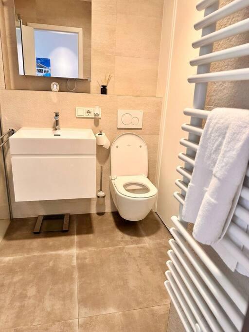 Charming One Bedroom Flat With Spa, Gym, Terrace And Parking *