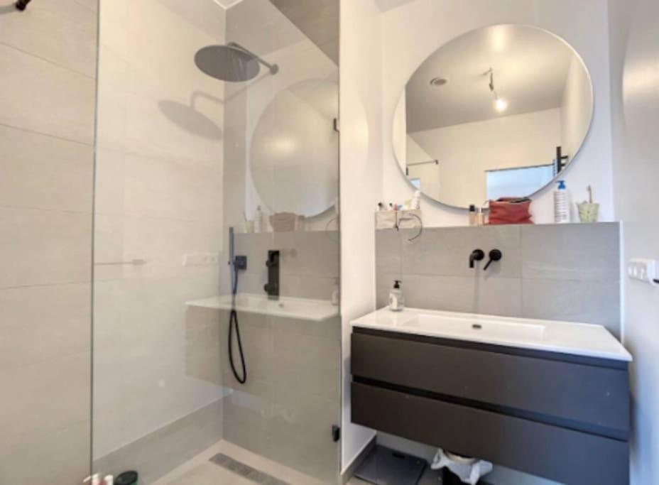 Large 1 Bedroom In Center Terrace & Parking-chiny1