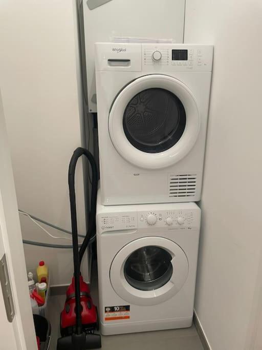 Large 1 Bedroom In Center Terrace & Parking-chiny1 Apartamento