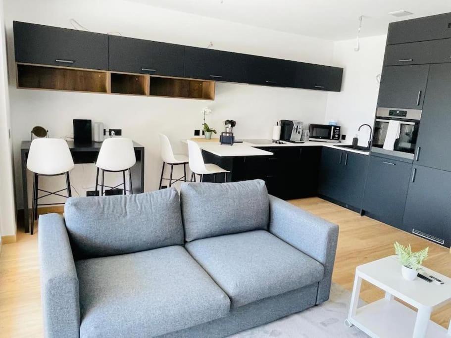 Appartement In Center With Terrace&parking-cd4 *