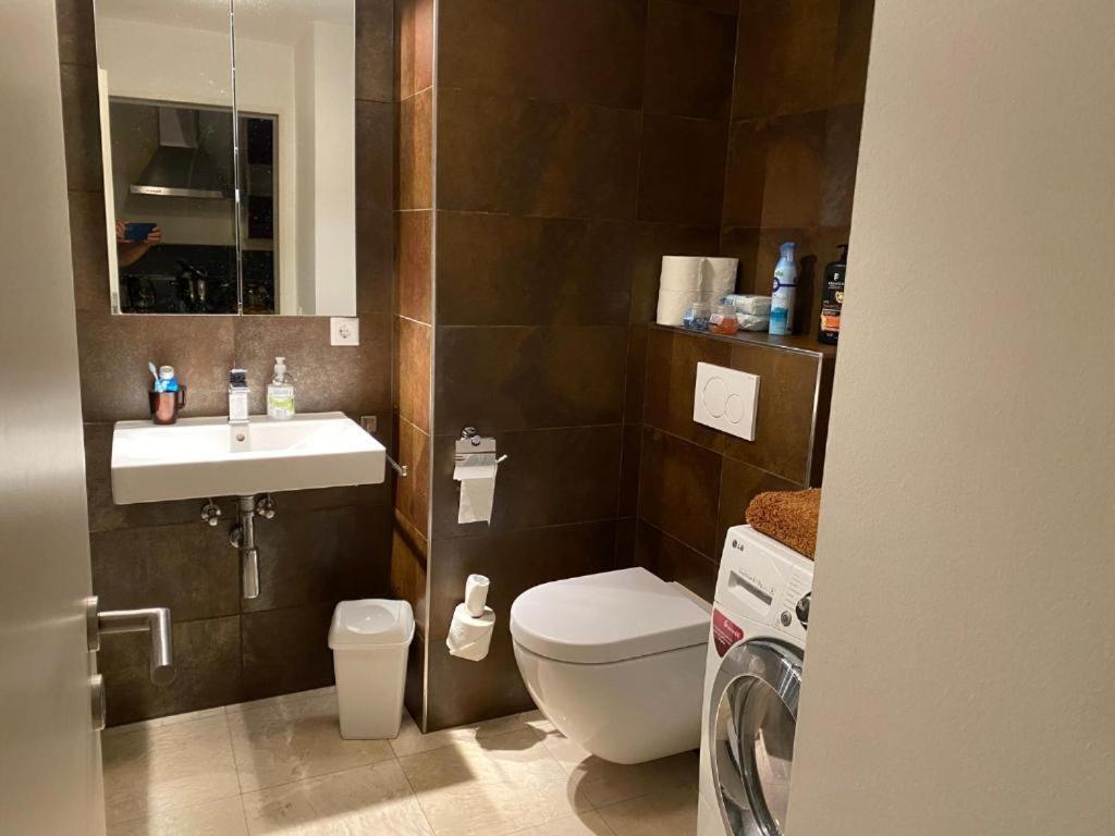 Chic Central City Views & Balcony Appartement Luxemburg