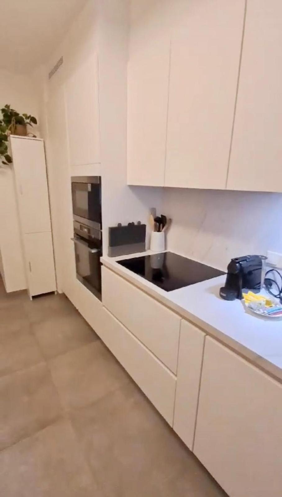 Apartment Bright 2 Bedrooms Flat W Parking&balcony-fent1