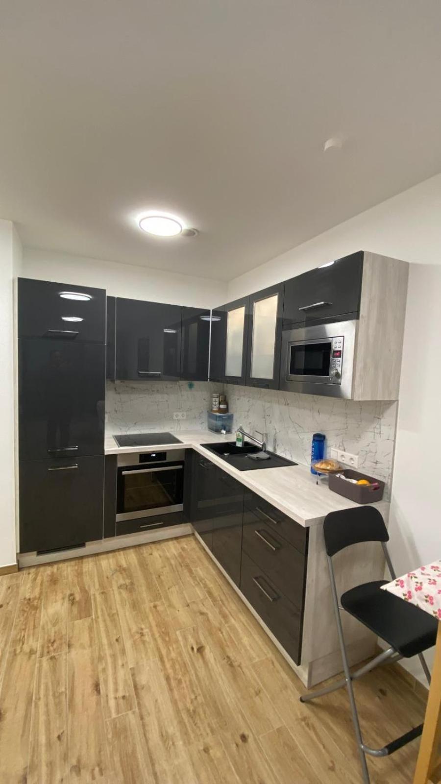 Modern With Free Parking 500m Away