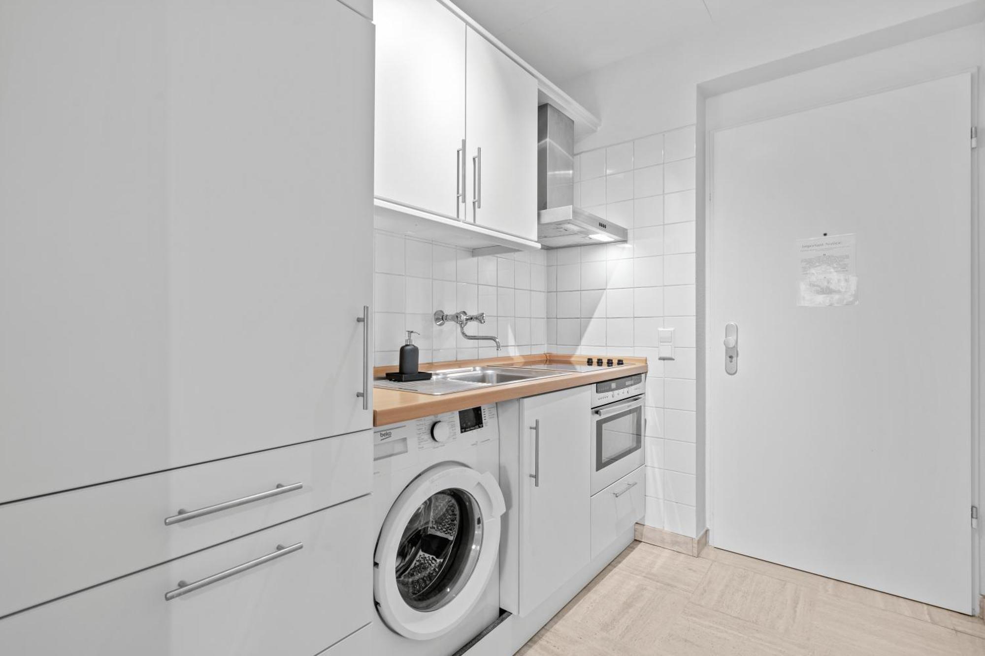 In Center 15min From Airport *