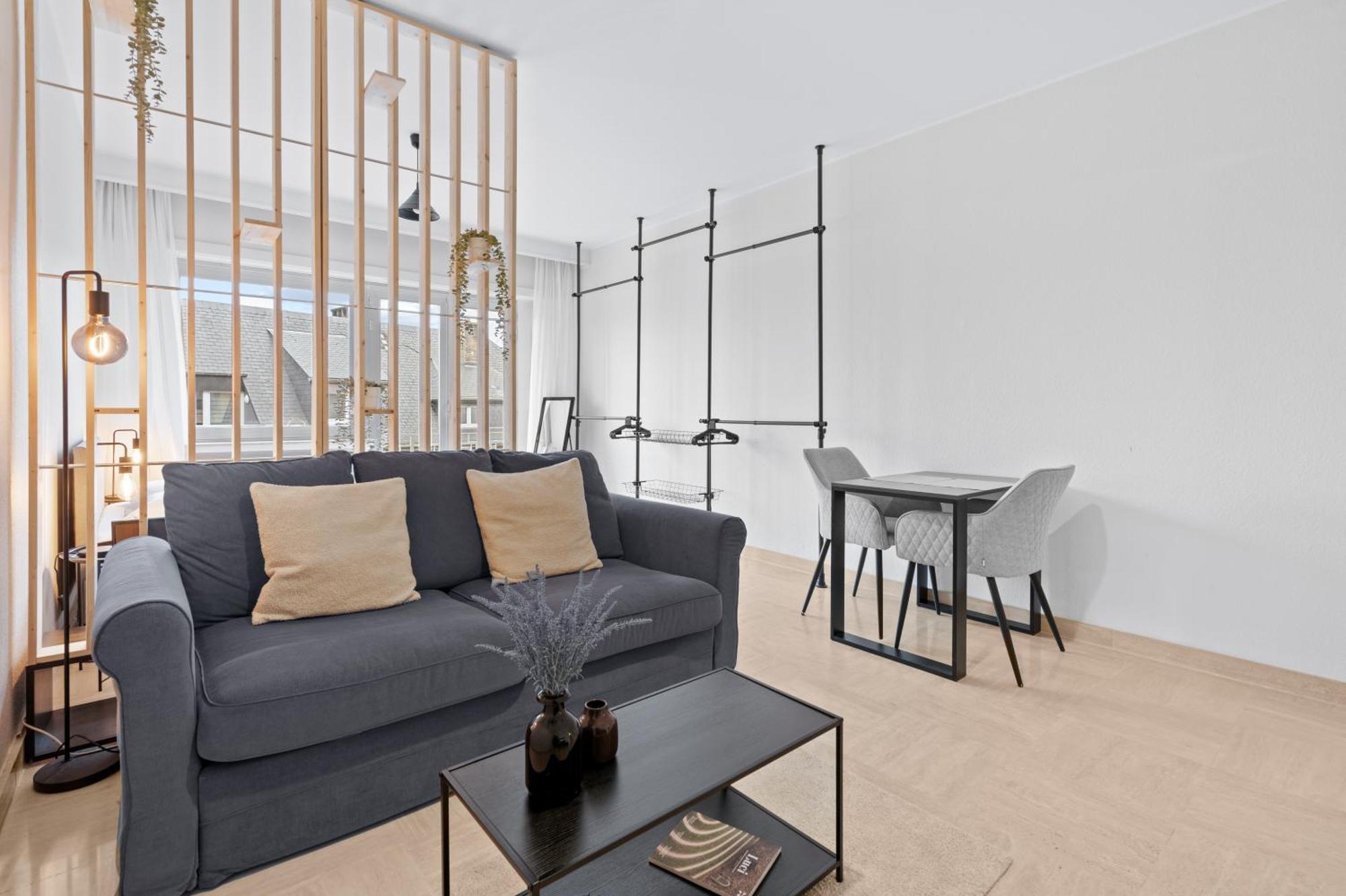 In Center 15min From Airport *