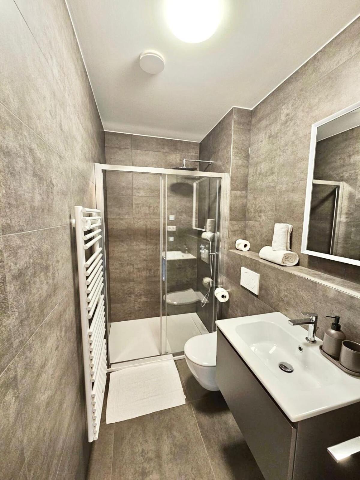 Comfy One Bedroom Flat With Parking&balcony-cd9 Apartment Luxembourg