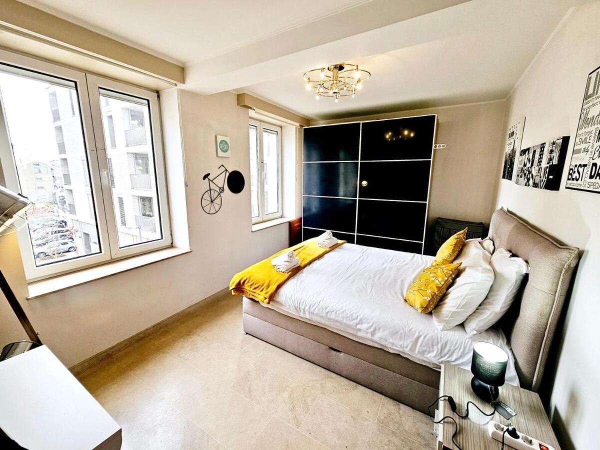 New 1 Bedroom Flat In Center - Gar68 *