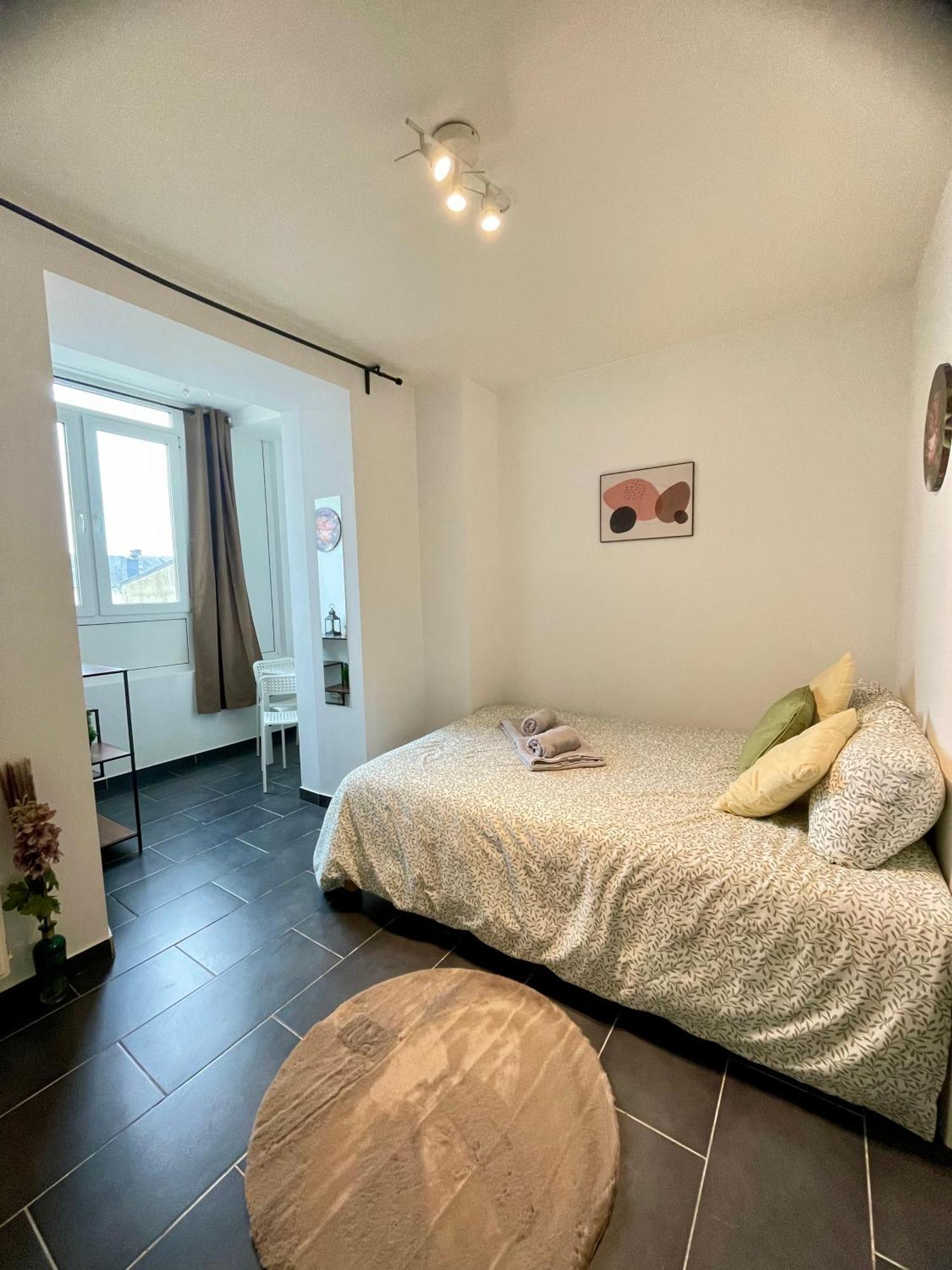 Bed & Breakfast Tram Station