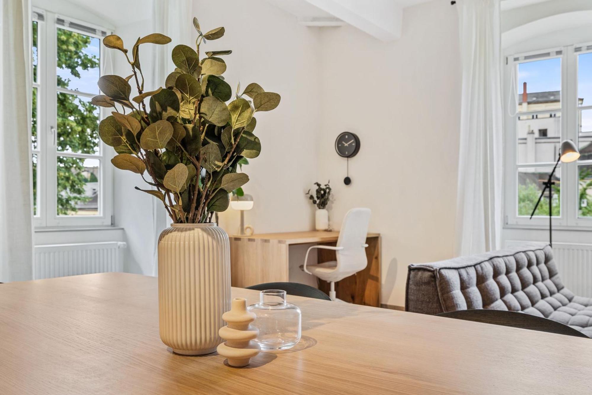 Modern In Clausen With Wifi, Kitchen & Workspace Appartement