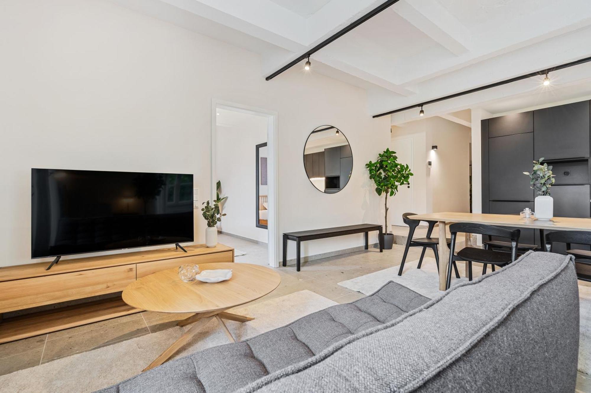 Appartement Modern In Clausen With Wifi, Kitchen & Workspace