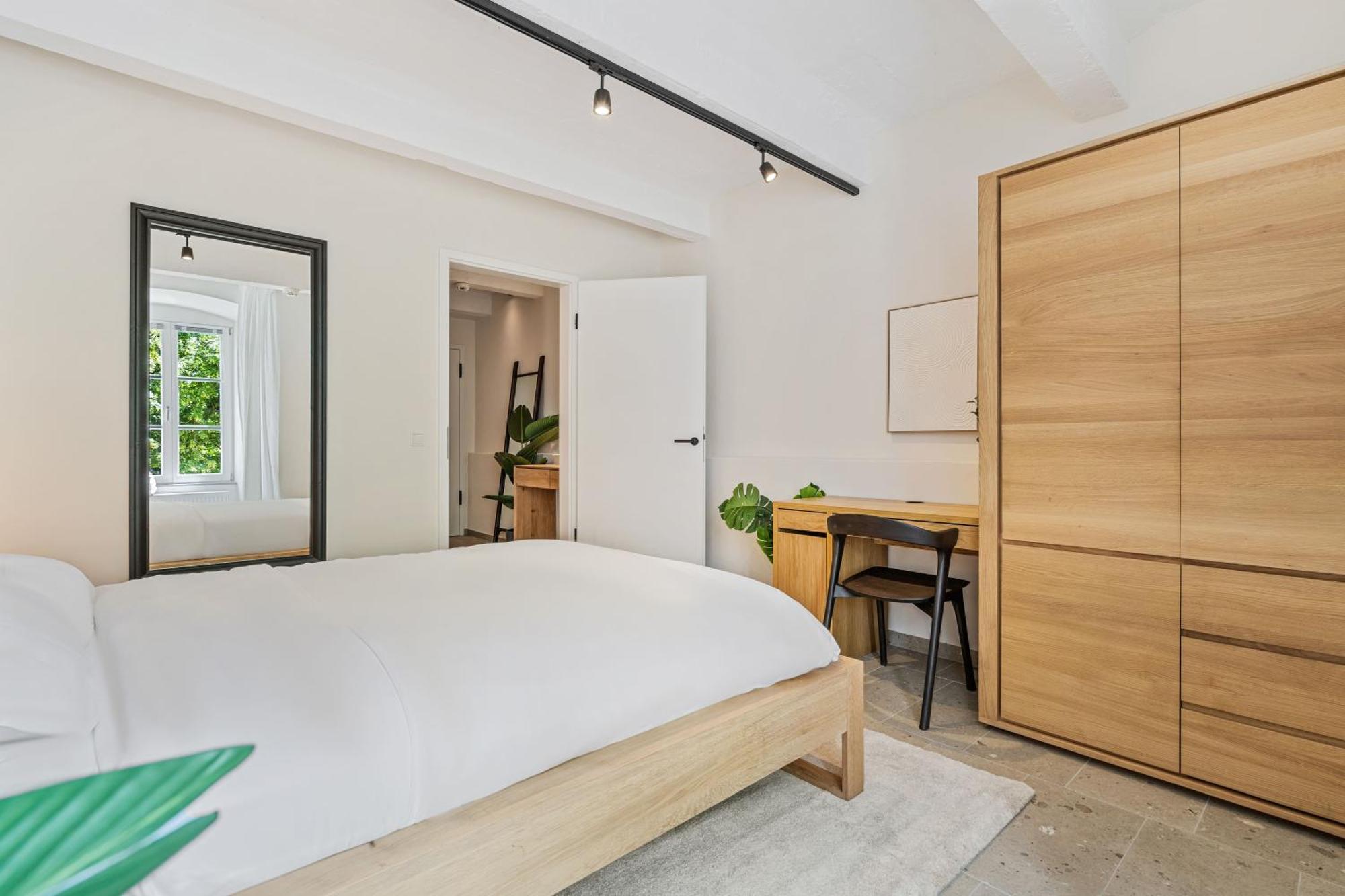 Appartement Modern In Clausen With Wifi, Kitchen & Workspace *