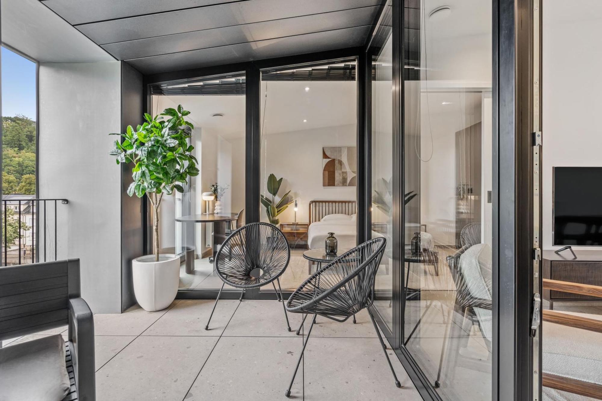 Modern In Clausen With Wifi, Kitchen & Workspace *