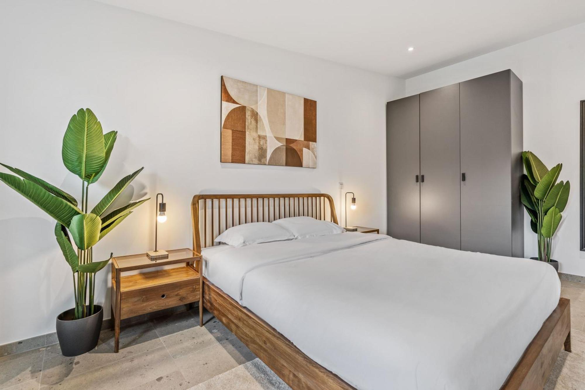 Modern In Clausen With Wifi, Kitchen & Workspace