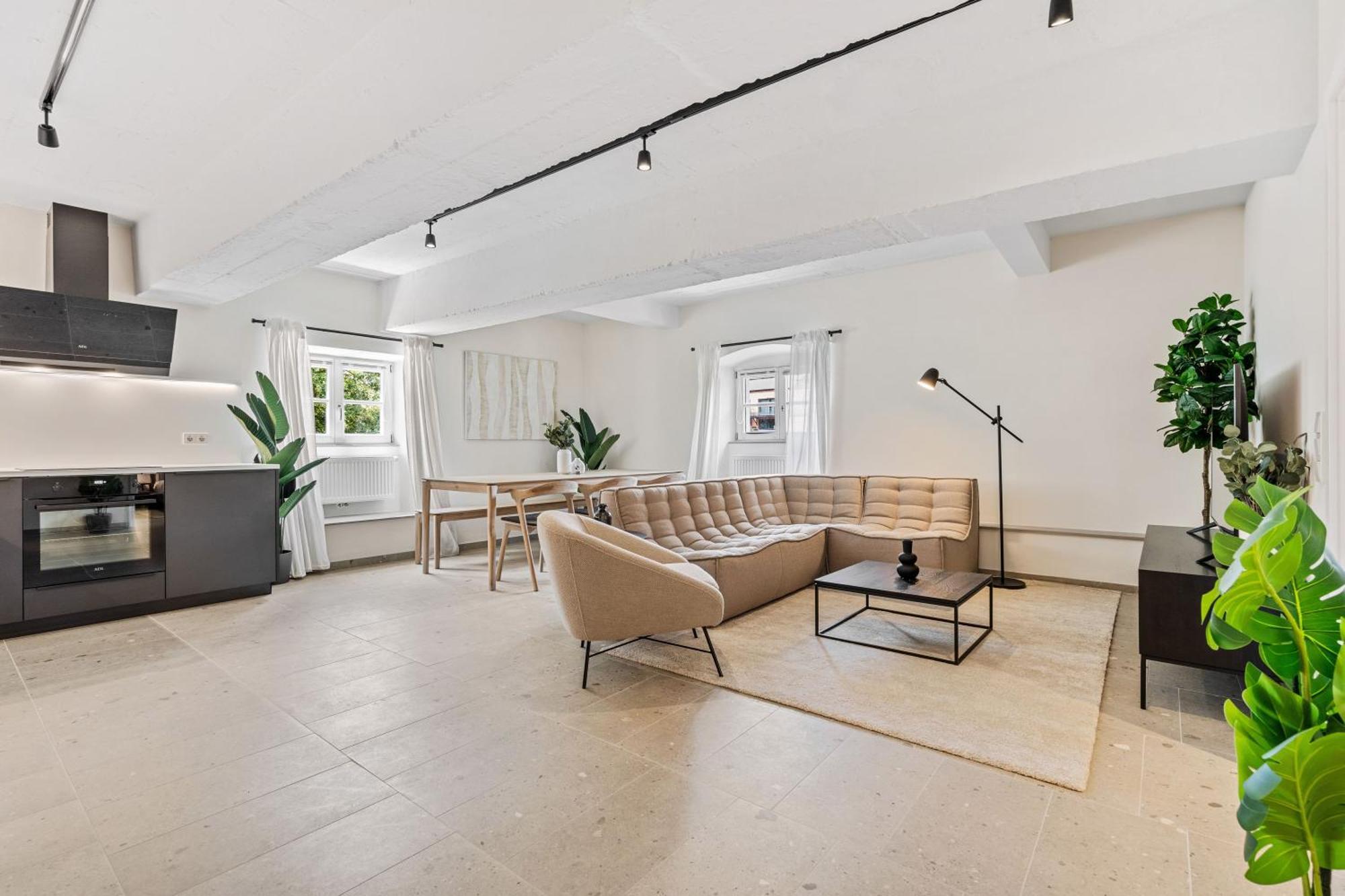 Modern In Clausen With Wifi, Kitchen & Workspace Appartement