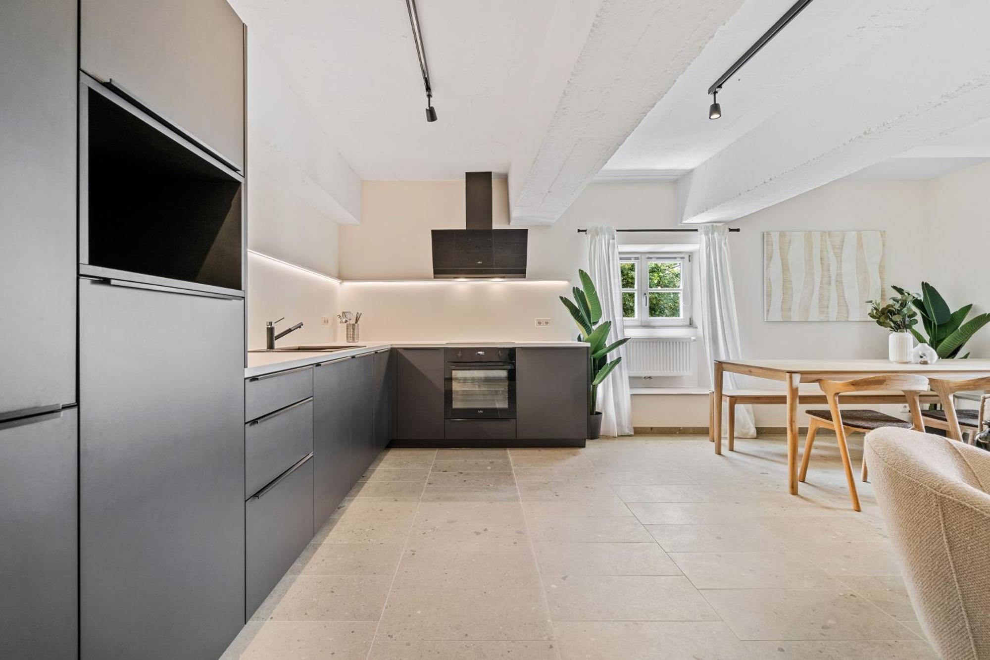 Modern In Clausen With Wifi, Kitchen & Workspace Appartement *