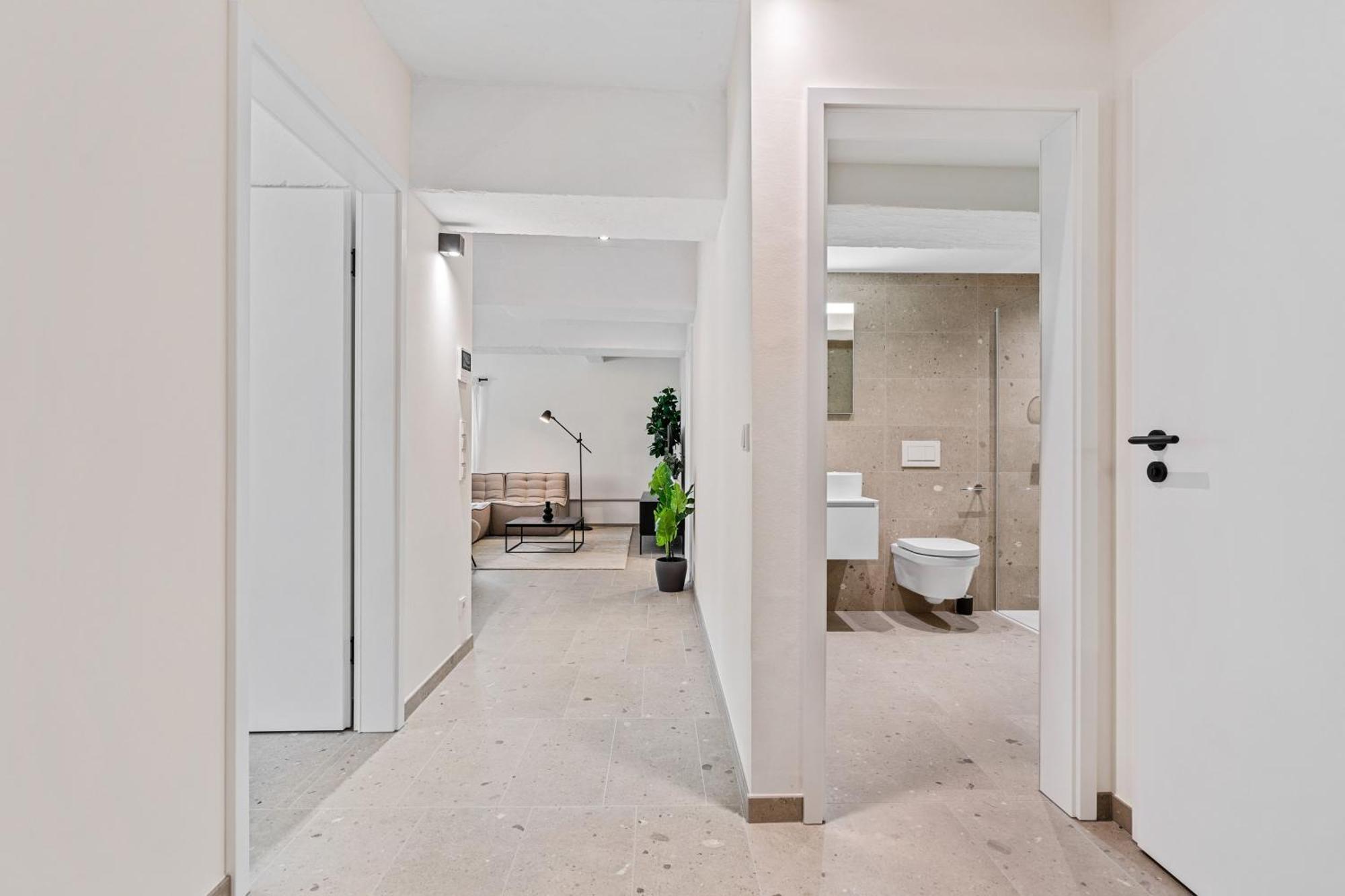 Modern In Clausen With Wifi, Kitchen & Workspace *